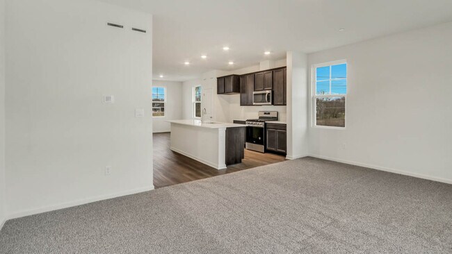 569 Yosemite Way, Mundelein, IL 60060 - photo 5