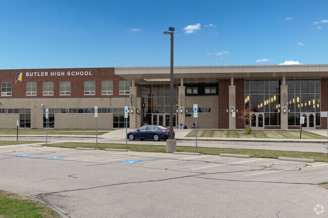 Butler High School, located in Vandalia, OH has a 19 to 1 student to teacher ratio.