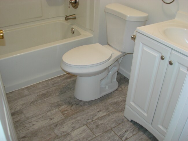 721 Main St unit 2, Bentleyville, PA 15314 - photo 4