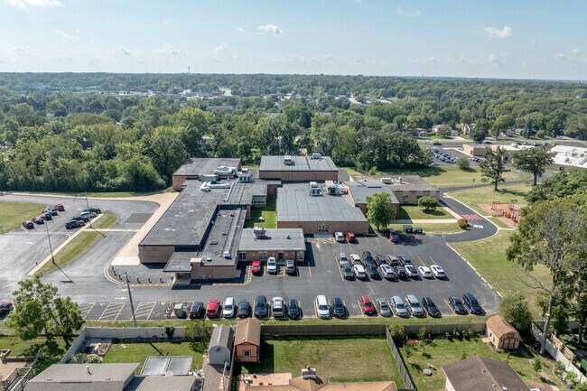 The courses at Oster-Oakview School encourage critical thinking and creativity.