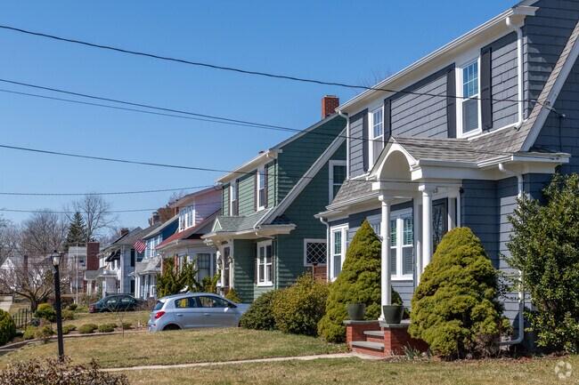 Houses Come in Different Styles on Norwood Avenue in Edgewood