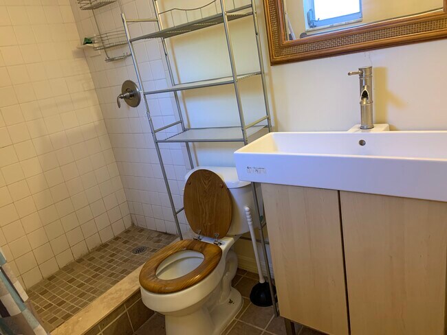 8736 Overlook Dr unit 2, Temple Terrace, FL 33617 - photo 5