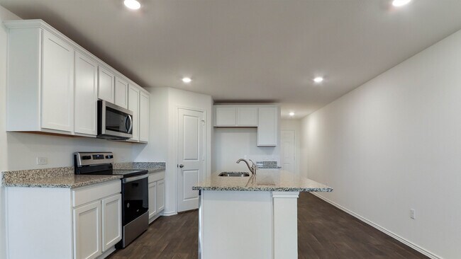 18512-A High Flyer Way, Manor, TX 78653 - photo 6