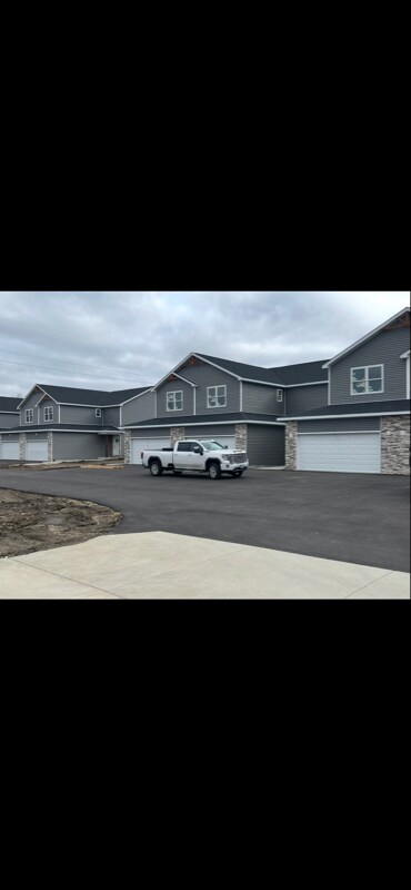 460 Stewart Ct, Wilmington, IL 60481