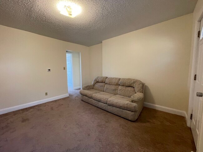 73 W Thames St unit 73B, Norwich, CT 06360 - photo 7