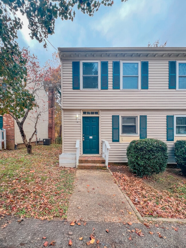 26 Fox Hill Dr, Kilmarnock, VA 22482