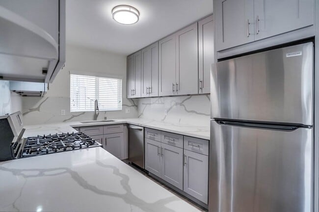 Secure, Stylish Property Near Leimert Park & Baldwin Hills, Los Angeles, CA 90008 - photo 3