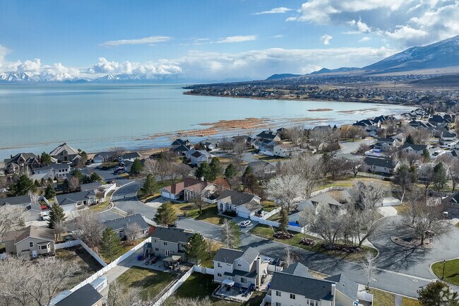 Enjoy panoramic views of shoreline and mountains in Bountiful.