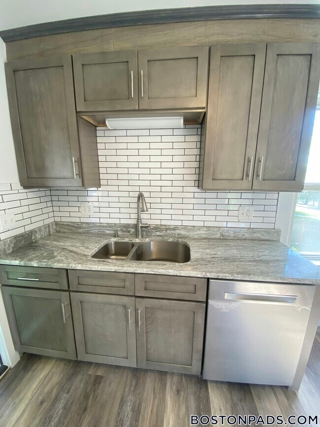 16 Church St Unit 3, Wakefield, MA 01880