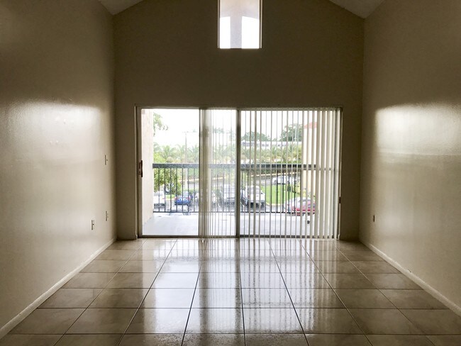 6280 NW 186th St unit 310, Hialeah, FL 33015 - photo 6