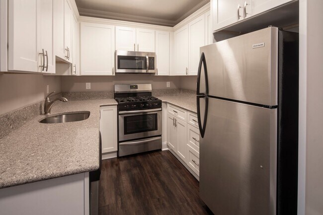 The Cornerstone: Heat, Gas, Hot & Cold Water Included, Elevator, Cat & Dog Friendly, Hackensack, NJ 07601 - photo 2