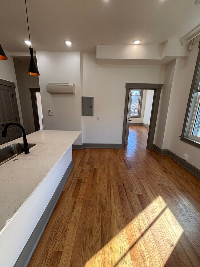 1725 Elm St, Cincinnati, OH 45202 - photo 4