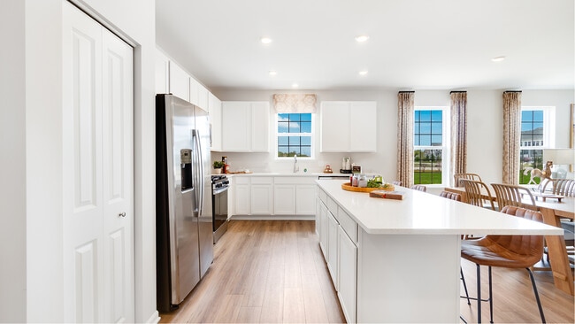 429 Cottrell Ln, Aurora, IL 60506 - photo 3