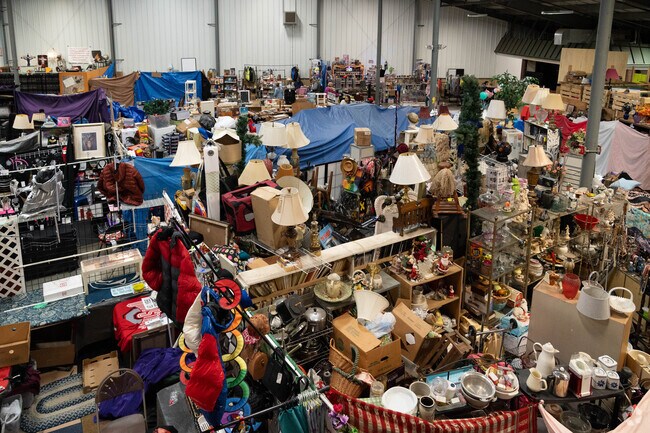 Four Seasons Flea and Farm Market has indoor shopping.