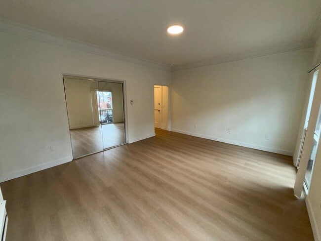 2801 San Marino St unit 2, Los Angeles, CA 90006 - photo 6