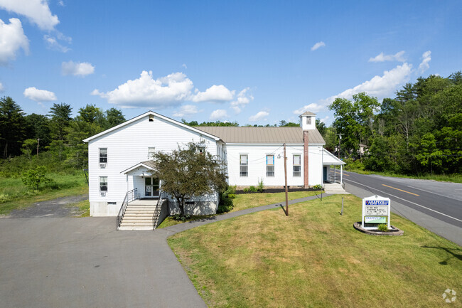 Grapeville Christian School is located central to the normal routes parents take to work.