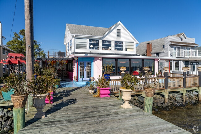 Bold colors and a Cajun feel greet Serendipity guests as they pull up to the dock for lunch.