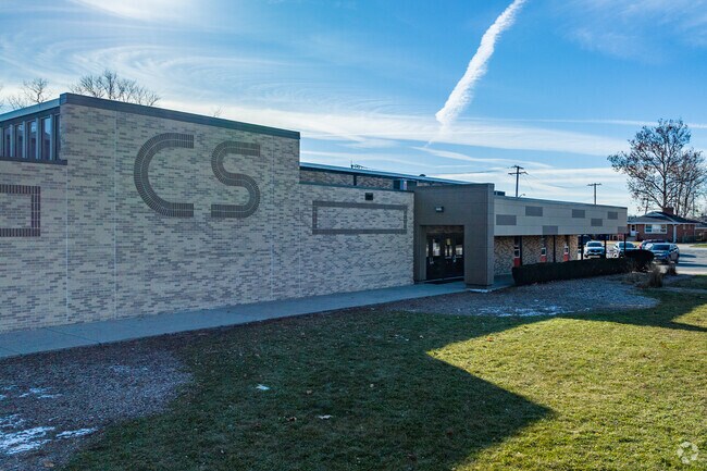 Caroline Sibley Elementary School has a student-teacher ratio of 21 to 1.