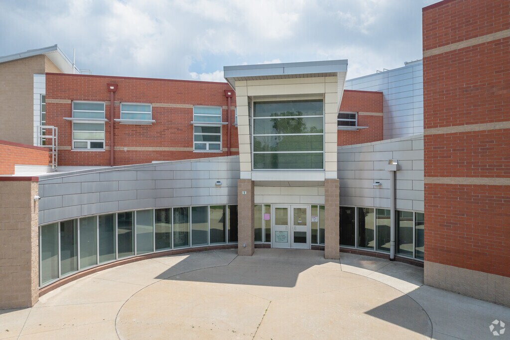 Marshall STEMM Academy welcomes eager minds.