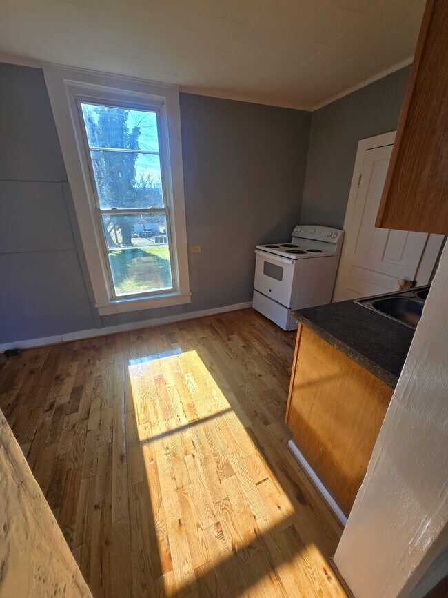 105 W South St unit 2, Wilkesboro, NC 28697 - photo 5