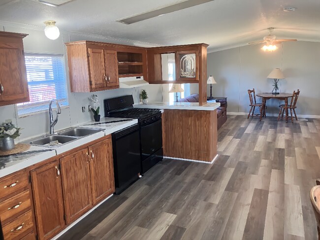 37 Village Ct, Mediapolis, IA 52637 - photo 5