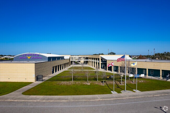 Lennard High School serves students in grades 9-12.