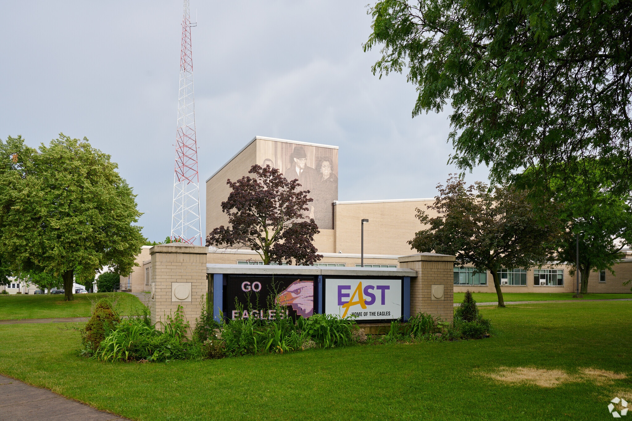 East Upper High School serves 711 students in grades 9-12.
