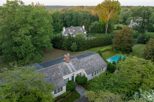 Red Coat homes have a lot of space on their grounds to install pools or tennis courts.