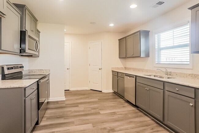 4065 Thimbleberry Dr, Graniteville, SC 29829 - photo 6