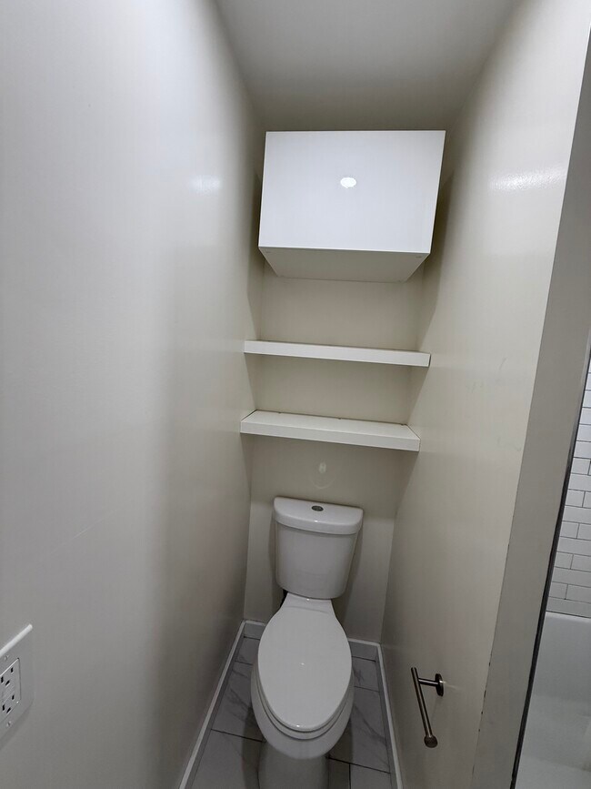 1316 N Hollywood Way unit B, Burbank, CA 91505 - photo 7