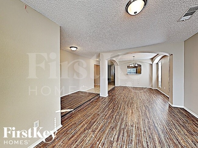 5726 Chelmsford Trail, Arlington, TX 76018 - photo 2