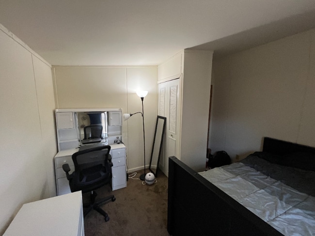 1040 N Pleasant St, Amherst, MA 01002 - photo 2