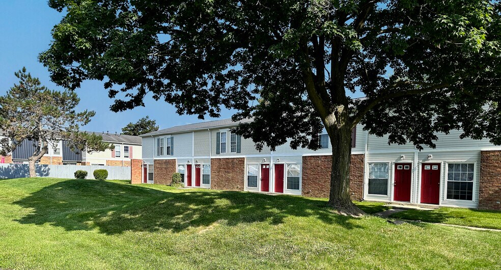 Ashton Pines Apartments & Townhomes 181 Derrer Rd, Columbus, OH