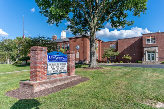 Montgomery Elementary School receives a B rating from Niche.