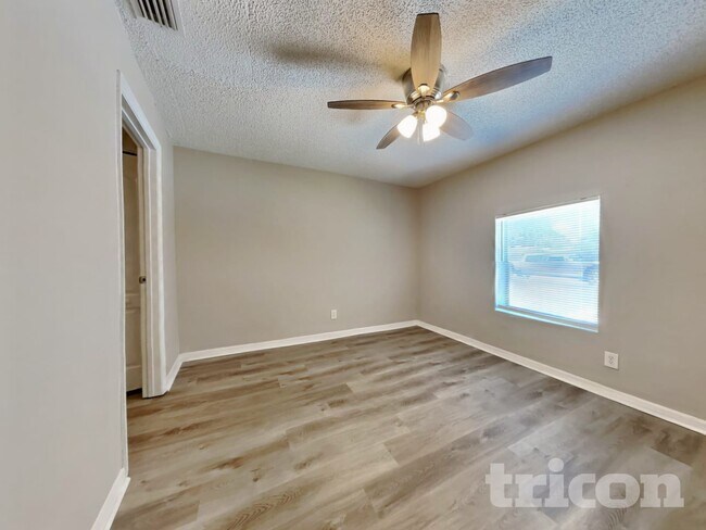 4930 44th Ave N, Saint Petersburg, FL 33709 - photo 7