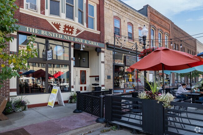 Summertime brings outdoor seating throughout Stillwater.
