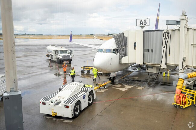 The Eugene airport is the closest airport to fly out of Oregon in the Camas Valley area.