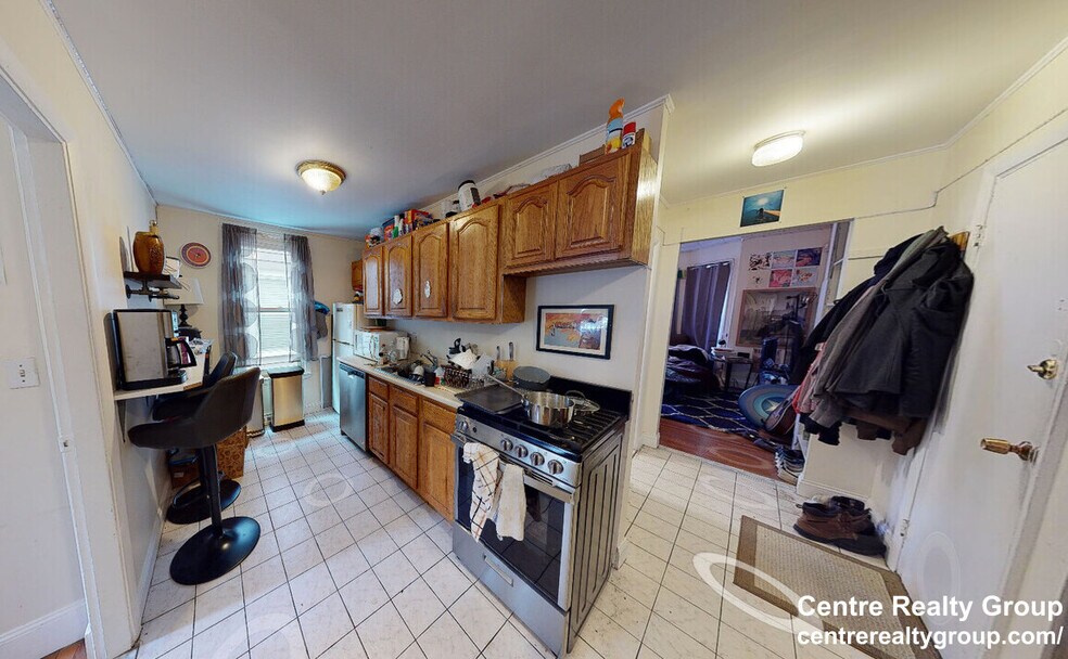 216 Freeman St unit 1, Brookline, MA 02446 - photo 1
