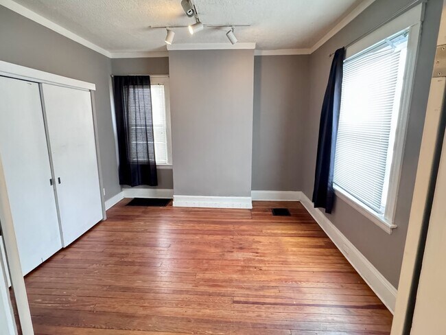 225 Bosley St unit 2, Cincinnati, OH 45219 - photo 2