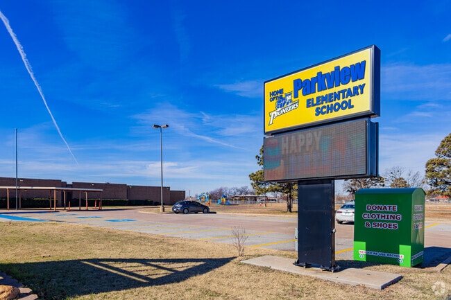 Parkview Elementary School provides education in the neighborhood of Oakcliff-Parkview.