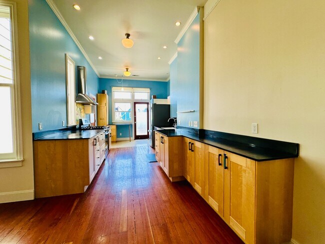 1135 Treat Ave unit upstairs, San Francisco, CA 94110 - photo 4