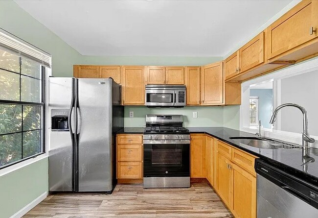 1002 Woodbridge Commons Way, Iselin, NJ 08830 - photo 7