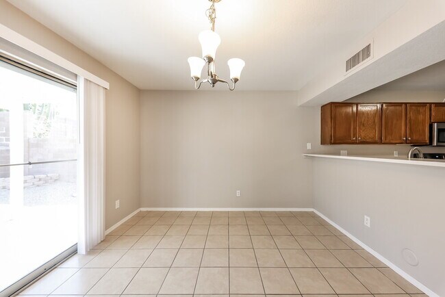 11322 W Loren Ln, Peoria, AZ 85345 - photo 6