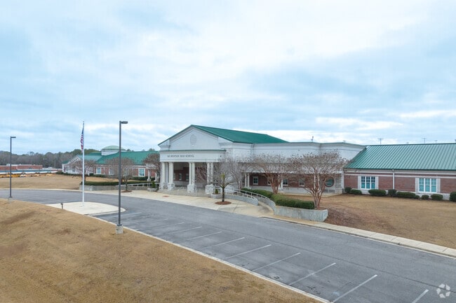 Oak Mountain High School teaches grades 9th - 12th.