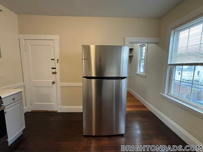 44 Fairbanks St unit 3, Brighton, MA 02135 - photo 5