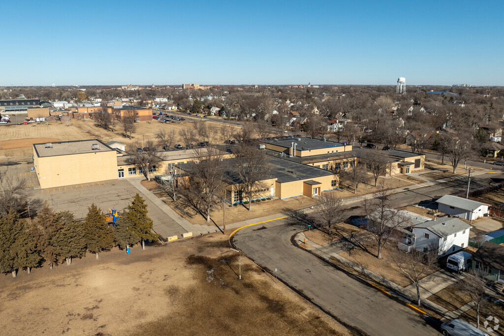 Simmons Elementary School is part of the Aberdeen Public School System.