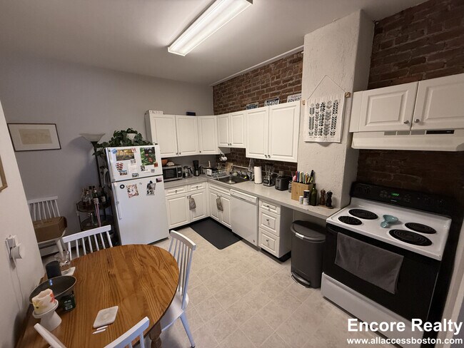 31 Stearns Rd unit 11-1, Brookline, MA 02446 - photo 2