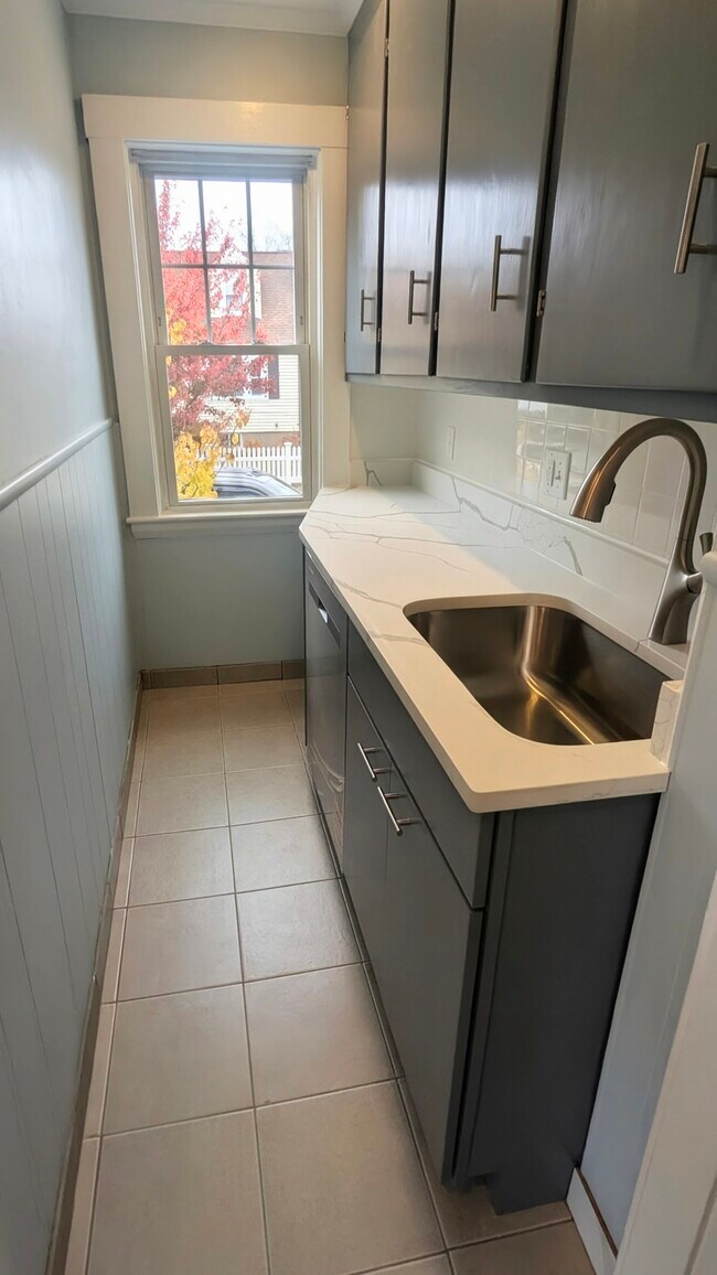 146 Waverley Ave unit 146, Watertown, MA 02472 - photo 2