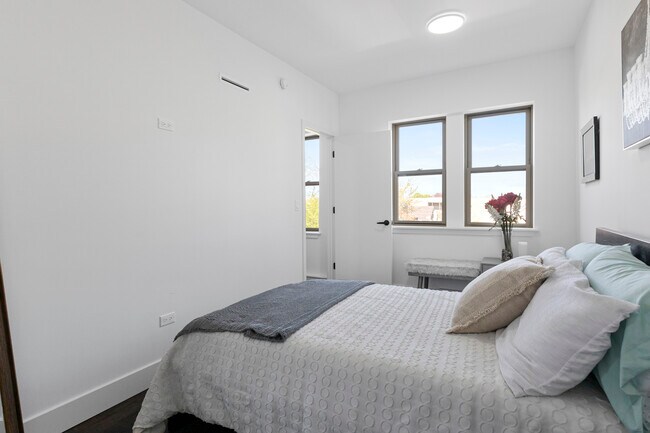 1555 W Hollywood Ave unit 202, Chicago, IL 60660 - photo 5