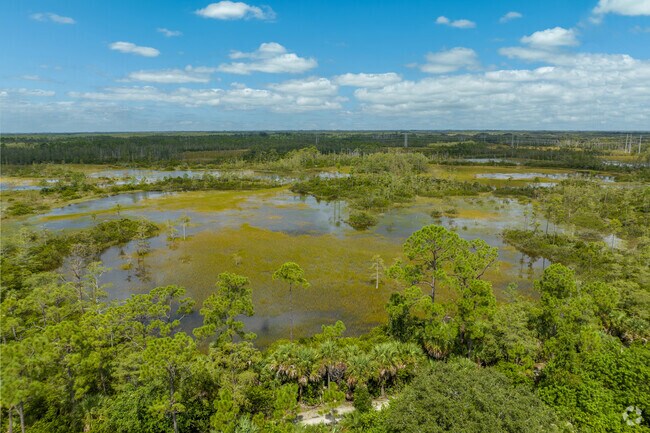 Nature reserve Apoxee Trail perfectly borders the Renaissance Neighborhood edges.